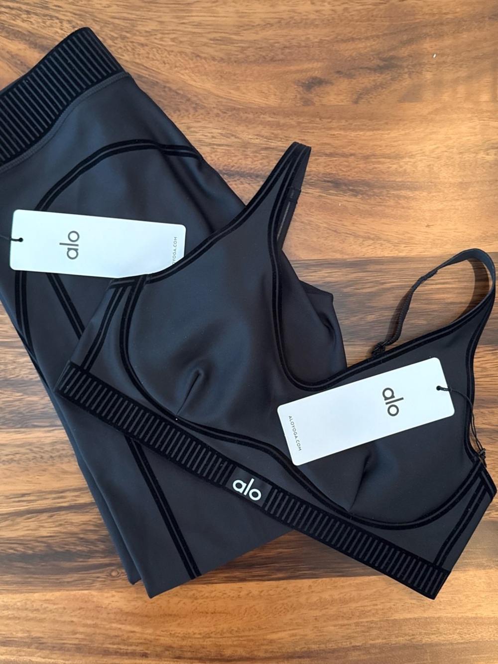 ALO Yoga airlift line up set NEW